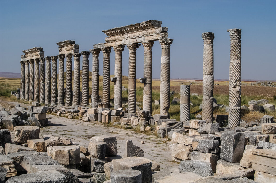 Oude ruïnes van de stad Apamea in Syrië