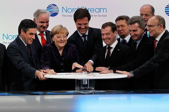 Openingsceremonie van Nord Stream 1 in 2011. - foto: wikimedia commons - licentie: CC BY 3.0